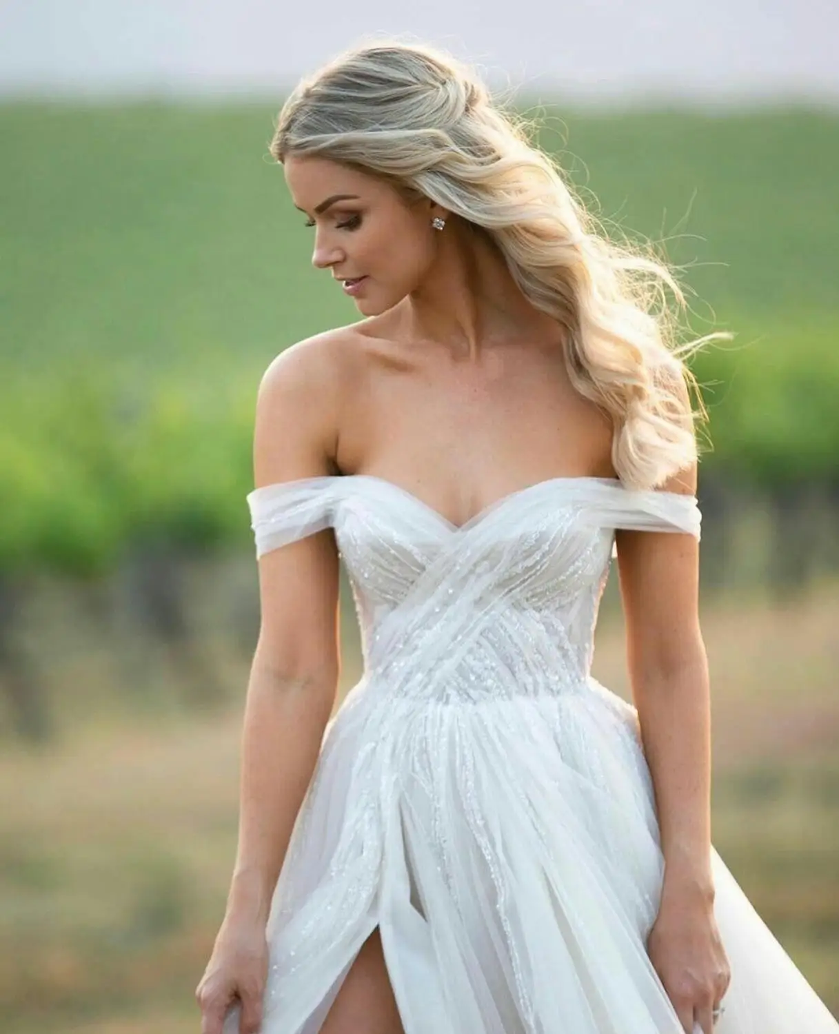 Robe de mariée de plage à paillettes, épaules dénudées, fendue sur le côté, style bohémien, balayage traîne, dos nu, ligne A