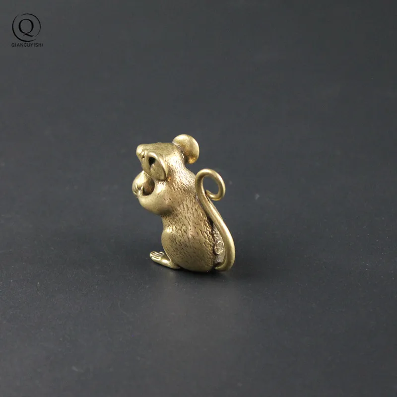 Brass Funny Rat Hold Peach New Retro Cute Mouse Pendants for Keychain Pure Copper Animal Crafts Car Key Chains Hangings Jewelry