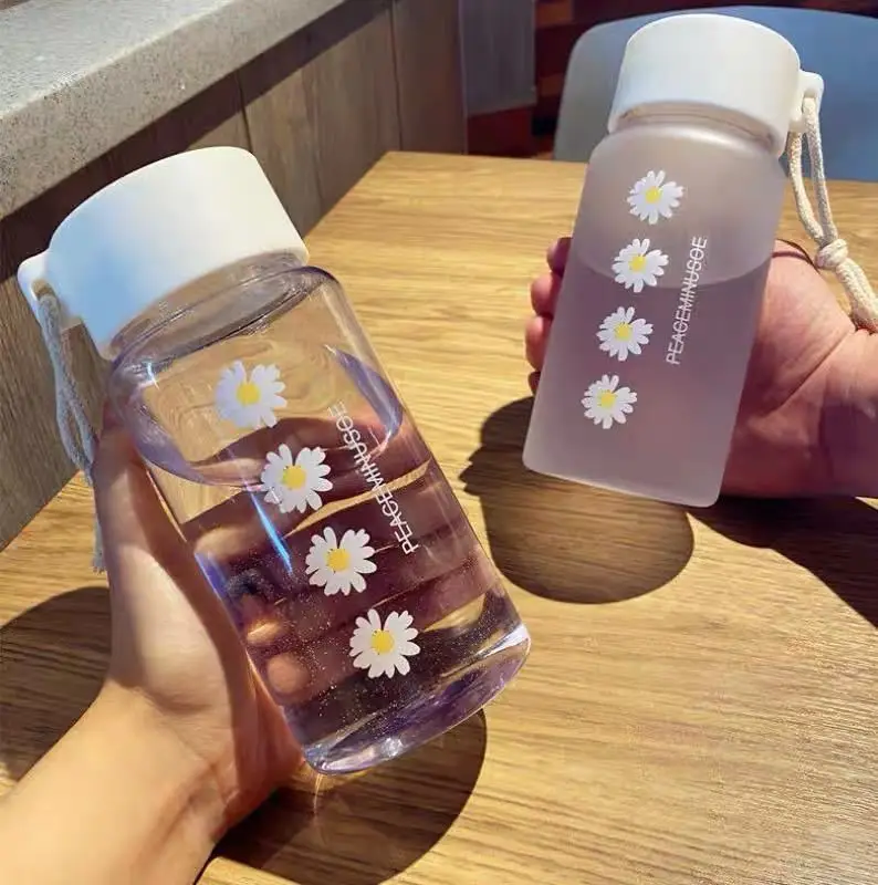 500ML Stylish Daisy Transparent  Frosted Plastic Water Drinking Bottles With Tea Cup Rope For Traveling Office Home Gifts