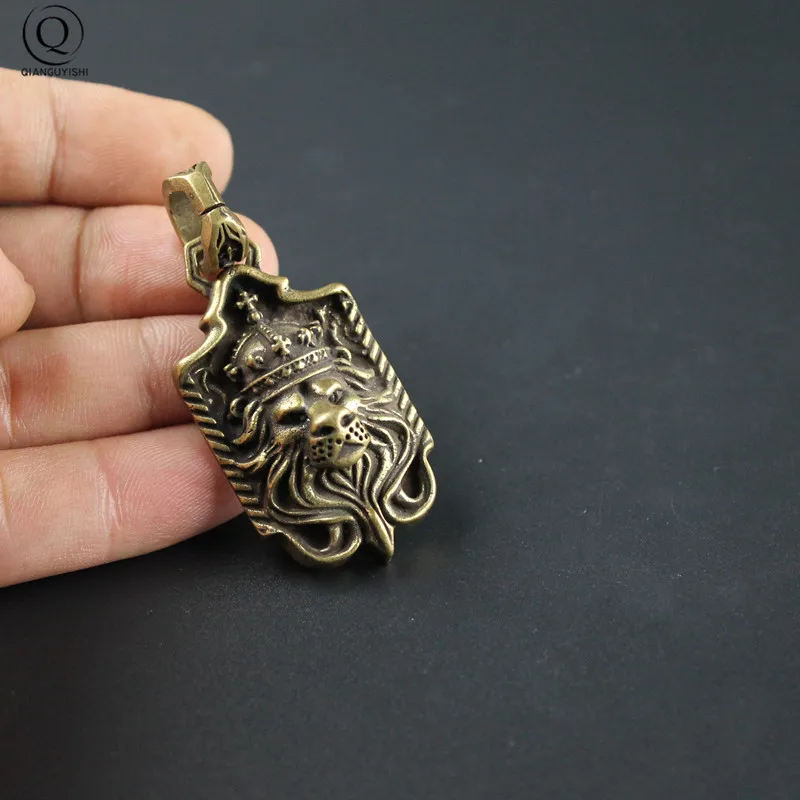 Vintage Brass King of The Steppe Lion Keychain Pendant Jewelry Copper Punk Key Holder Hanging Ornaments Car Keyrings Decorations