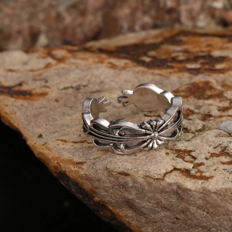 Bettyue Fashion Statement Charming Flower Bow Shape Ring Alloy Adjustable Ring For Female Dazzling Jewelry Banquet Fancy Gift