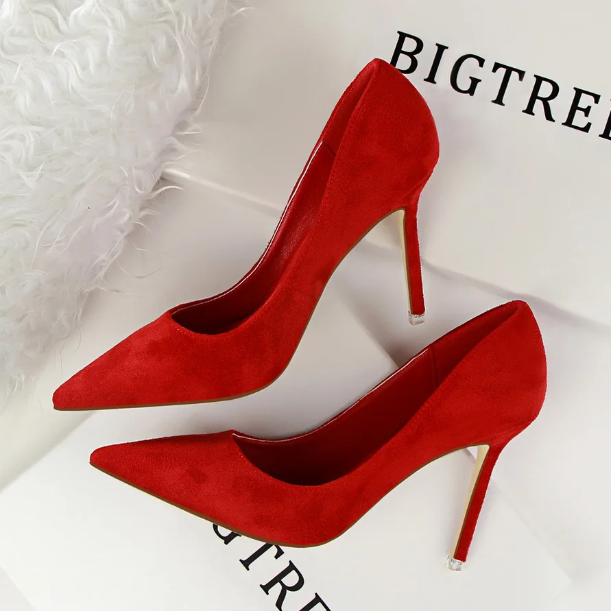 Elegant Classic Suede Pumps 4\