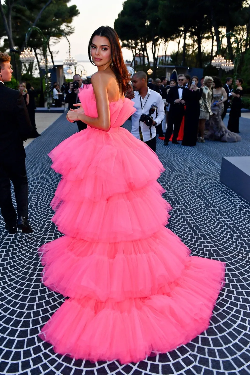 Vestidos de fiesta de tul altos y bajos, vestidos de noche de celebridades rosas escalonados sin tirantes, vestido largo hinchado de fiesta de cumpleaños personalizado 2025