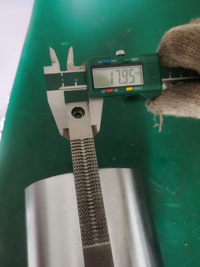 ثلاثة أجيال من أجزاء آلة قناع الطائرة ، عجلة النقش الطولية ، رف ، قالب لحام ، قالب الأسنان