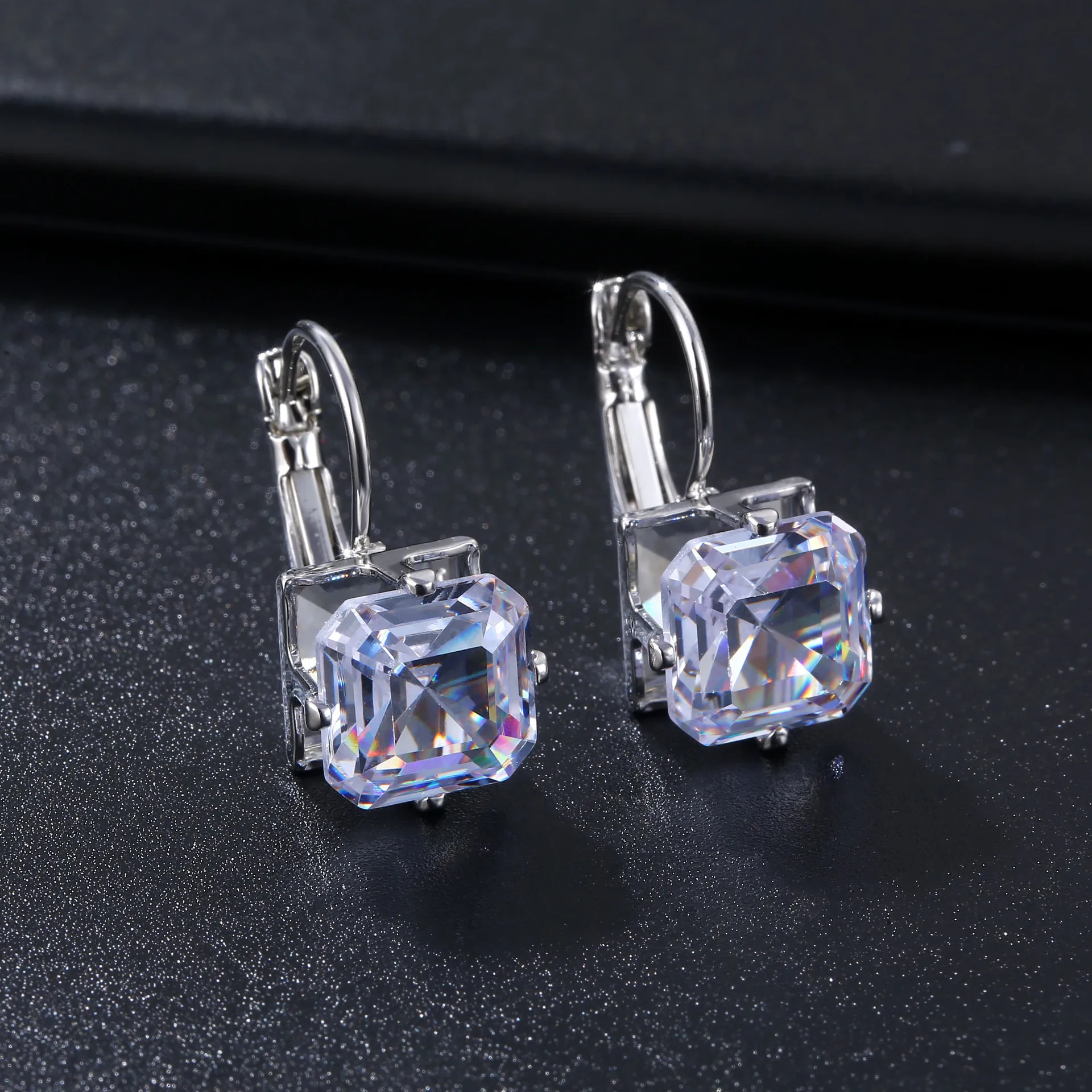 HUAMI Hot styles Classic Square Shape Women Ultra Flash Zircon Stud Earrings Luxury Fashion Bridal Wedding Ring Fine Jewelry