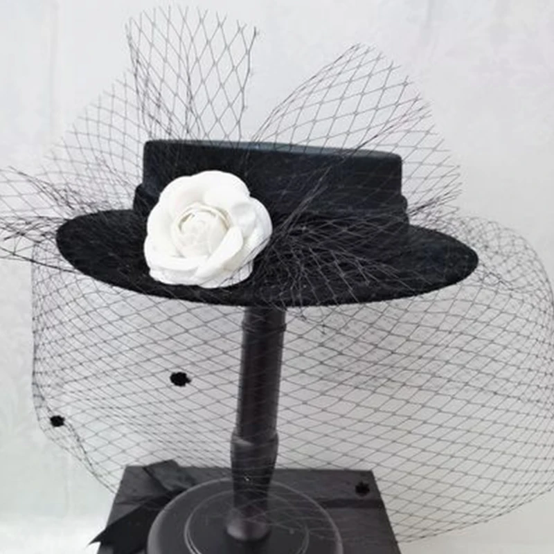 Wedding Hats Black Velvet Flat Hat Hepburn Style Mesh Banquet Hat Elegant Winter Hats Bridal Headwear Birdcage Veil Accessories