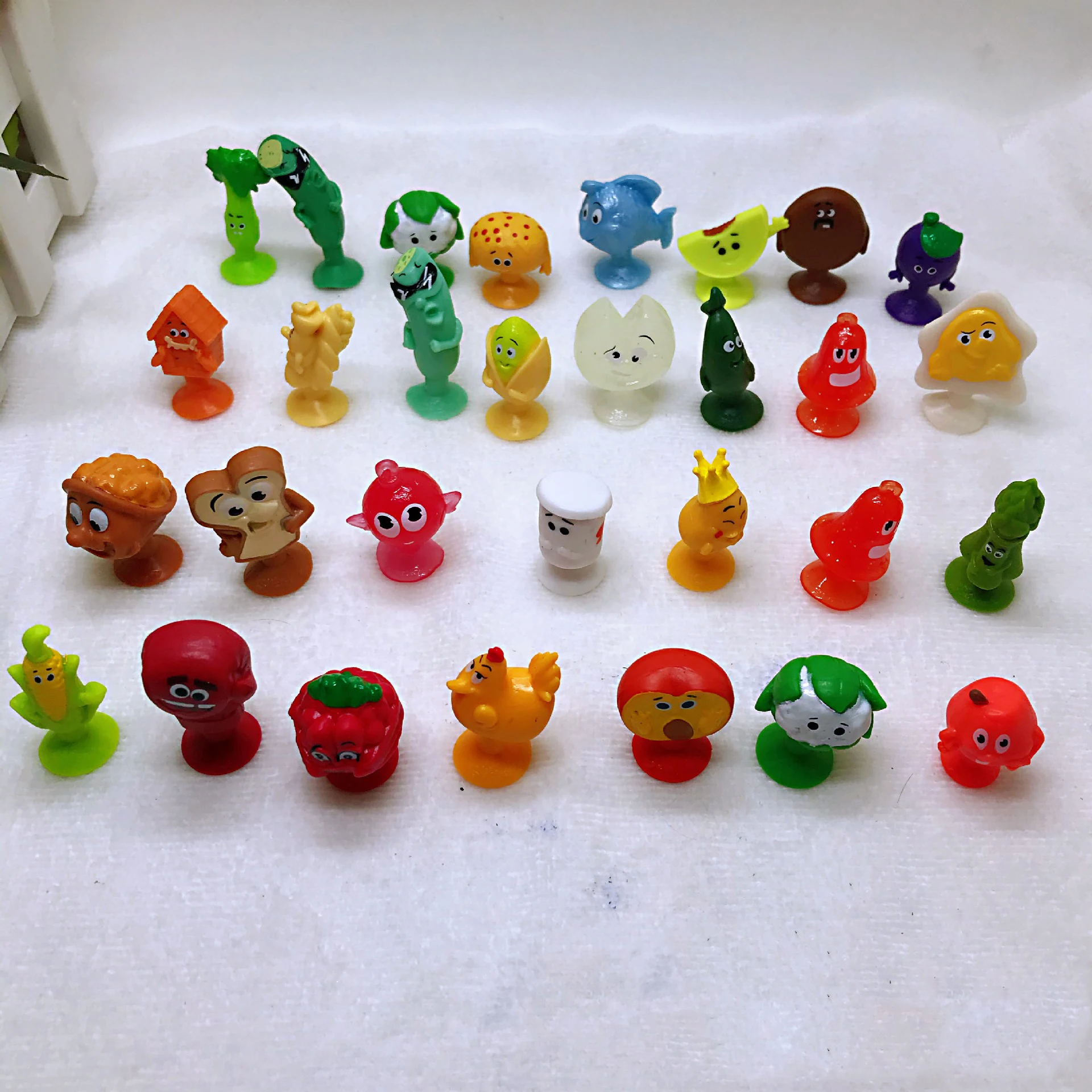 10-100Pcs Random Mini Vegetable Action Figure Sucker Toys Decorative Collectibles Fruit Minifigure Capsule Toys for Child Gift