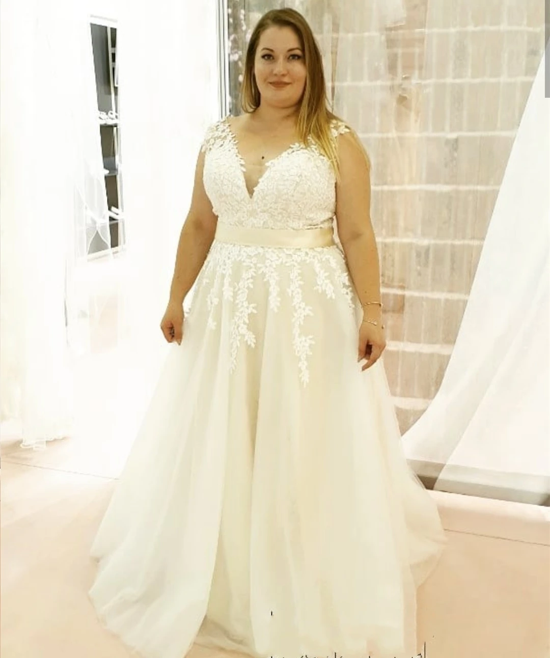 Robe de mariée Champagne grande taille, sur mesure, sans manches, col en v, coupe trapèze, Appliques en dentelle, magnifique pour les grandes tailles, 2021