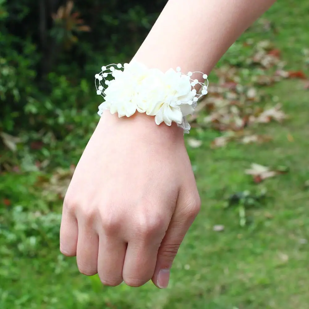 Wifelai-eine Elfenbein Fliege Blumen Band Braut Handgelenk Blumen mit Perlen Brautjungfern Seide Hand Blumen Hochzeit Korsagen