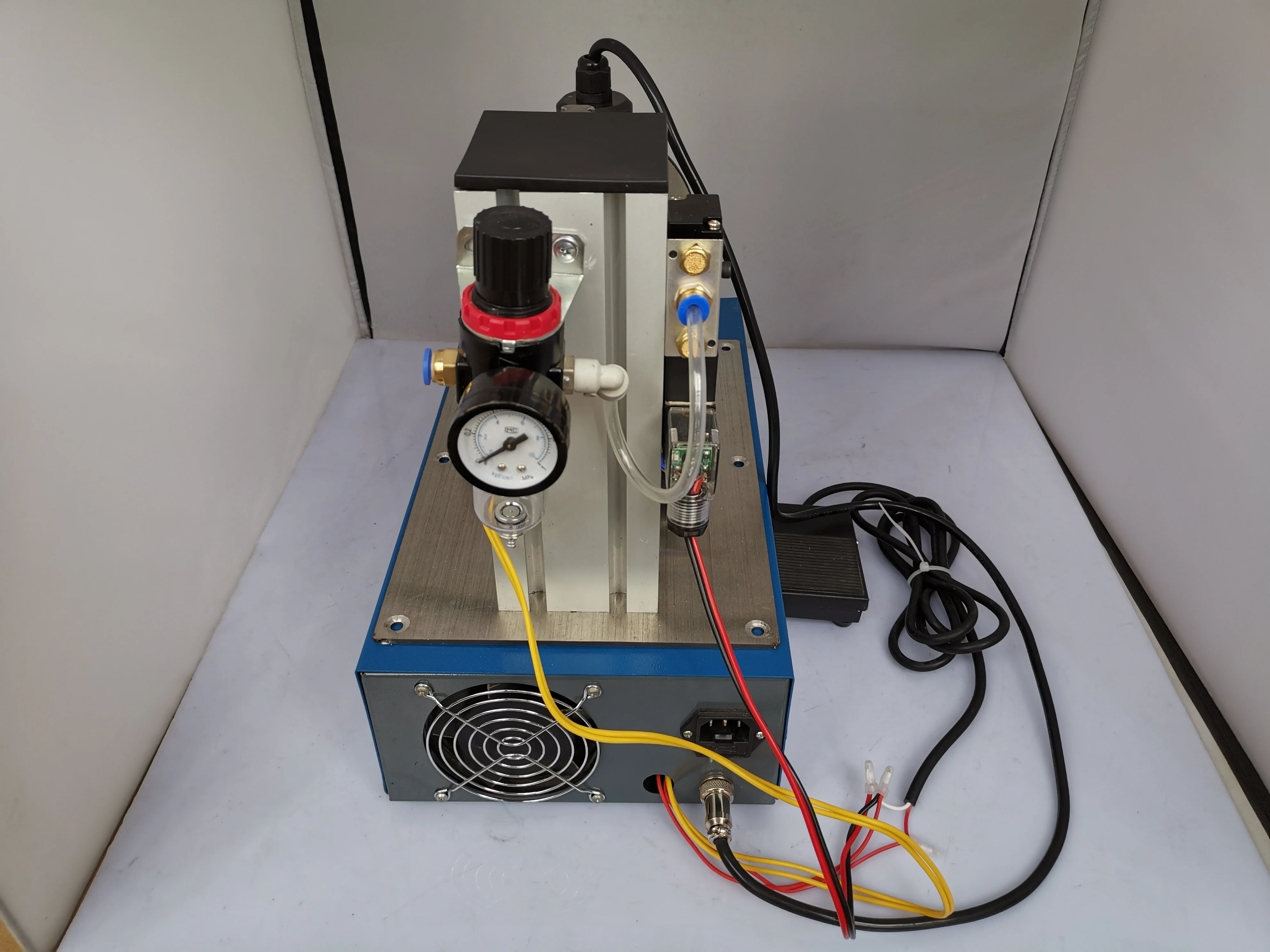 35K 1200W Foot-operated pneumatic ultrasonic spot welding machine mask ear band Non-woven fabric spot welding machine