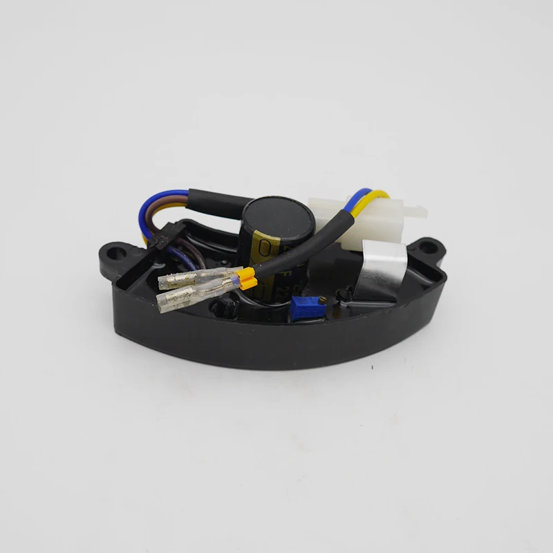 2KW 2.5KW 2.8KW 3KW อัตโนมัติแรงดันไฟฟ้า Regulator สำหรับ HONDA GX160 GX200 2200 2600 220UF 250V เฟสเดียว AVR เครื่องกำเนิดไฟฟ้า