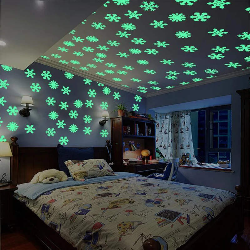 50pcs In The Dark Glow Snowflake Window Decorations Fluorescent Lamp Plastic Stickers Christmas Children Bedroom Decoration