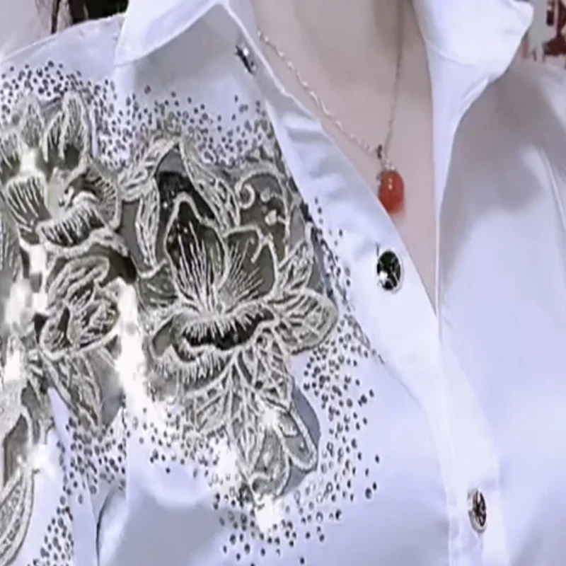 Primavera e autunno 2020 nuova camicia in raso da donna coreana con diamante e scava fuori il design della moda senso del temperamento delle minori S