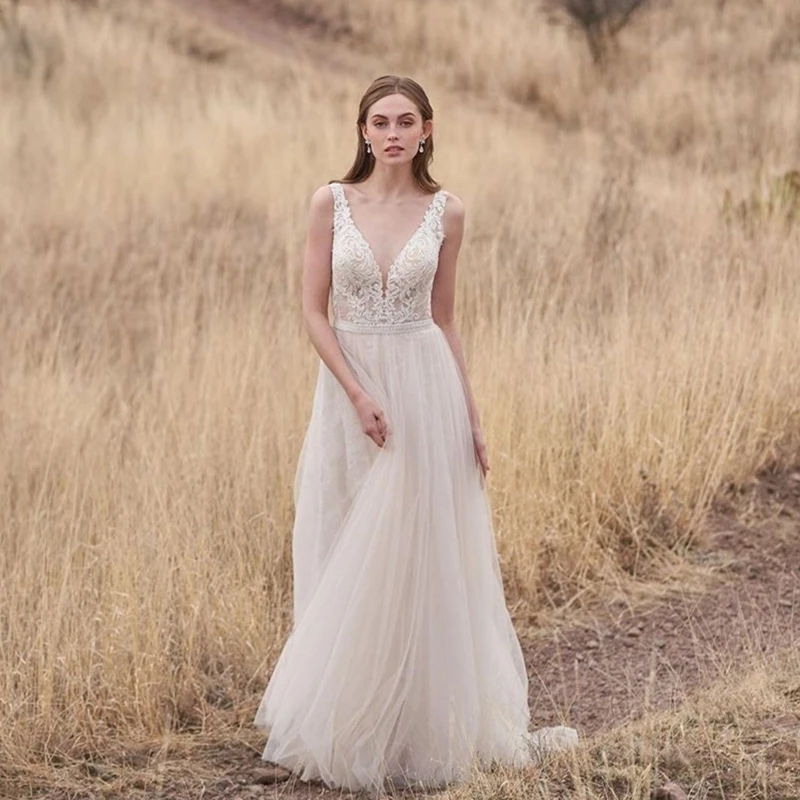 Beach Wedding Dress 2021 V-Neck Sleeveless A-Line Simple Lace Appliques Bridal Gowns Gorgeous Tank Graceful Form Women Brides