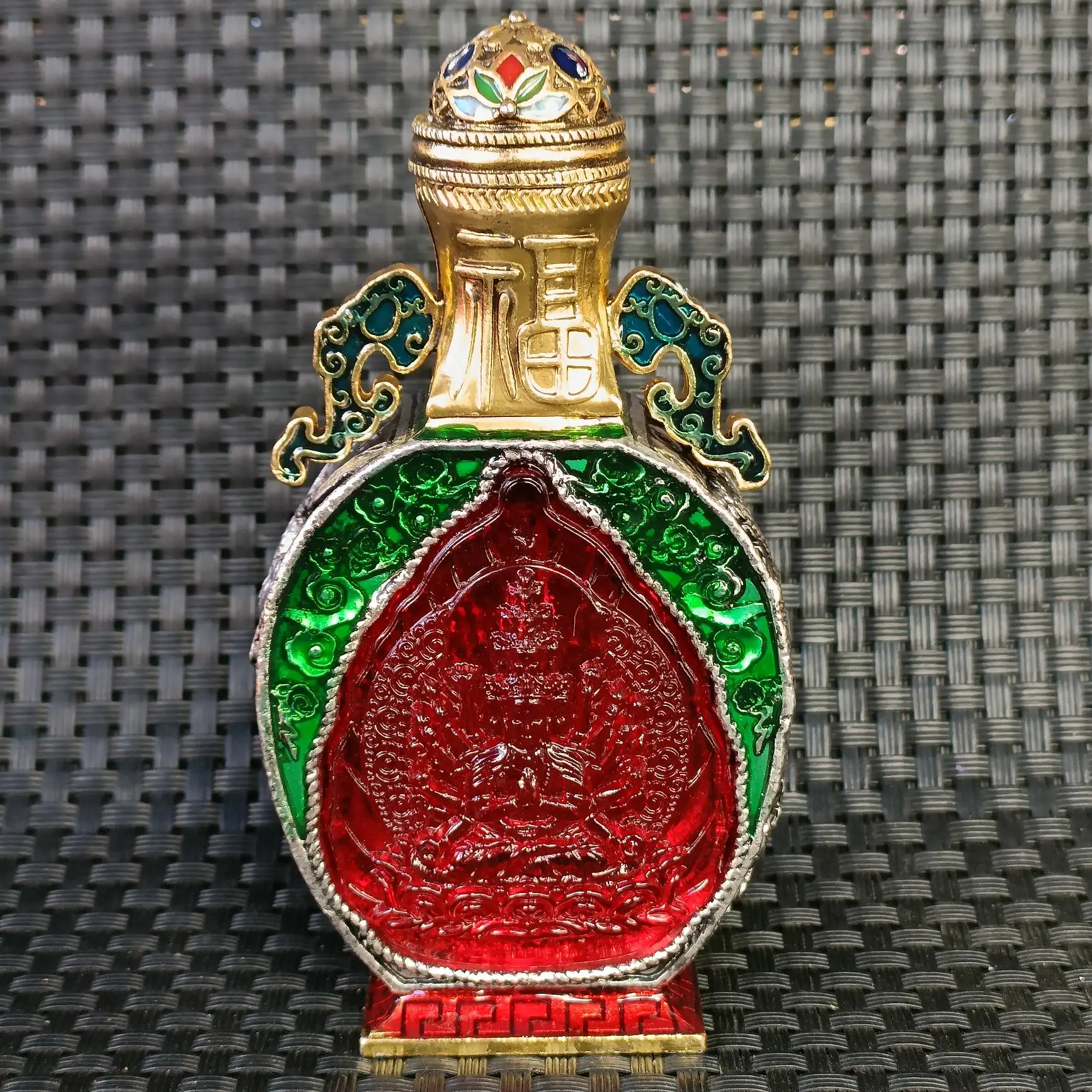 Nepalese handmade Buddha snuff bottle inlaid with thousand-hand avalokitesvara and tourmaline