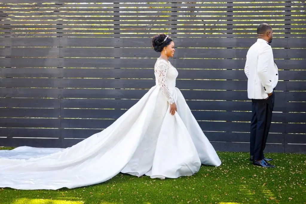 Vestido de baile personalizado vestidos de casamento 2023 o pescoço manga longa ilusão corpete capela trem apliques contas jardim país nupcial