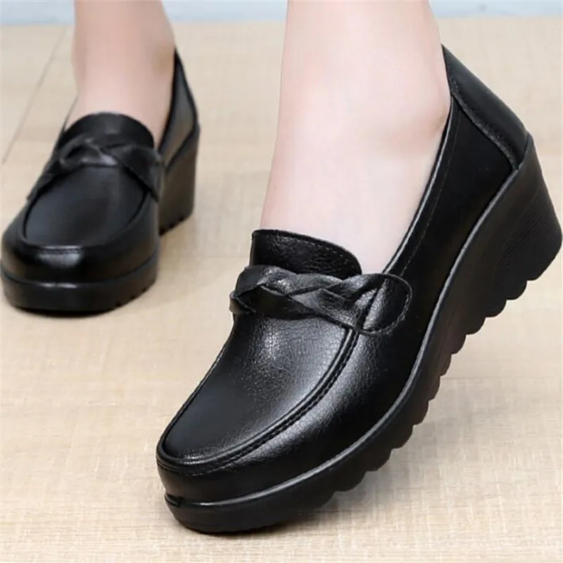 2021 Spring Autumn New Women\'s Single Shoes Loafers Wedges Soft Sole Comfortable Large Size Mother\'s Leather Mid-heel Pumps