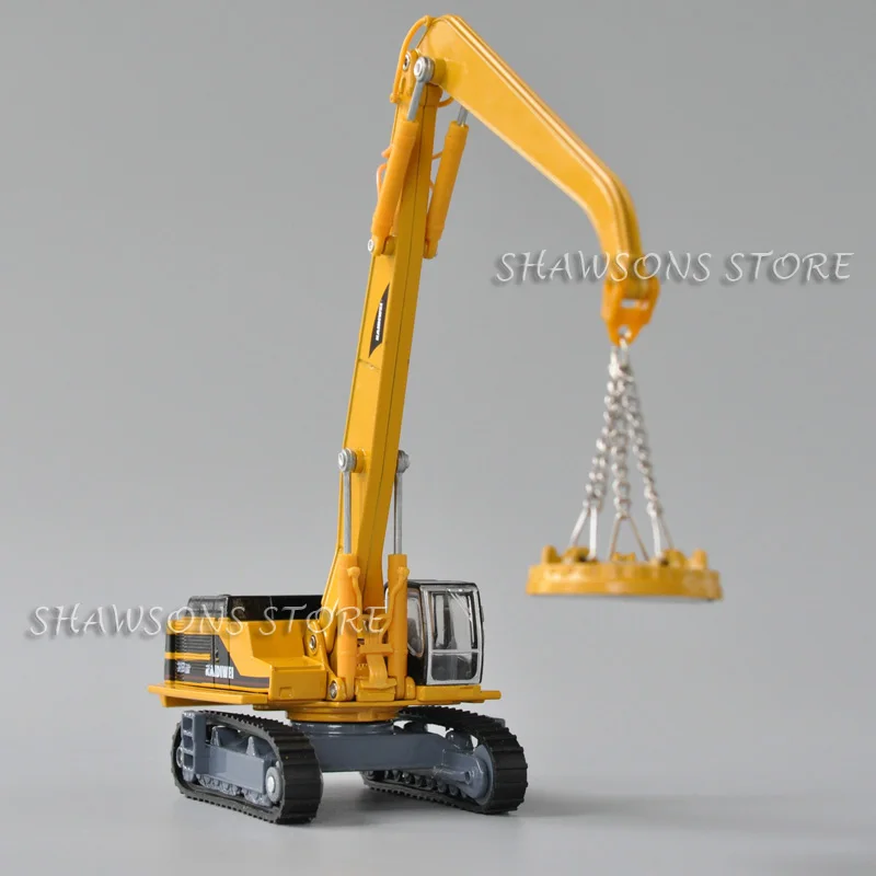 1:87 Scale Diecast Metal Material Handling Vehicle Model Toy Grab & Magnet Crawling Crane Miniature Truck Replica Collectible