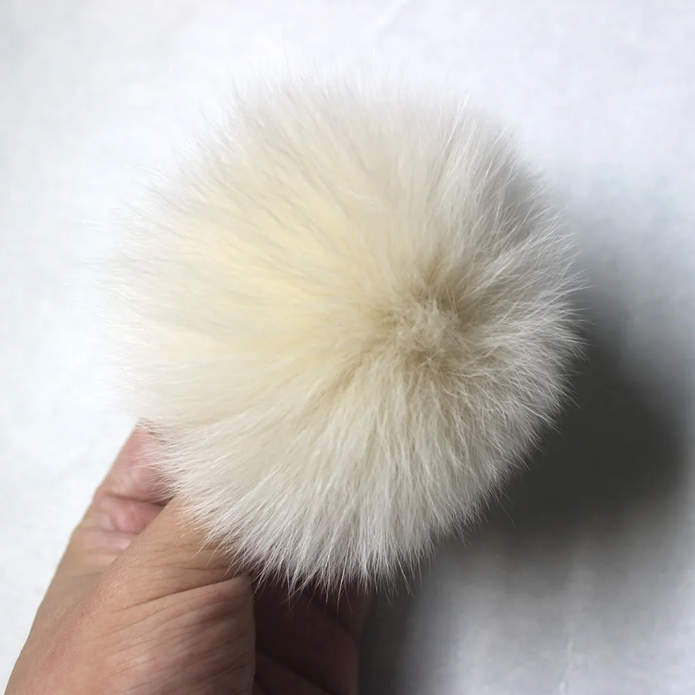 9Cm Round Fluffy Real Fox Raccoon Small Fur Pom Pompom For Keychains and Knitted Beanie Cap Hats Genuine Pompon Pom with Buttons