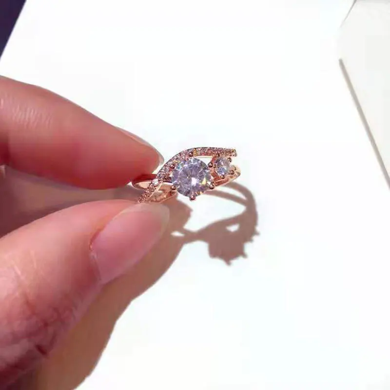 Classic Verlovingsring Aaa Kubieke Zirkoon Vrouwelijke Vrouwen Flash Strass Bruiloft Cz Uitgeholde Band Ringen Zilveren Kleur Sieraden