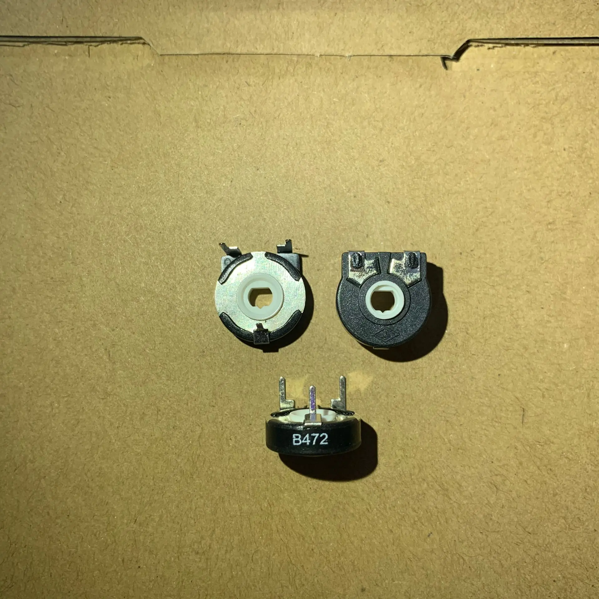 5pcs ont importé l\'espagnol PIHER potentiomètre réglable, trou narhorizontal PT15-4.7K