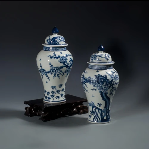 Chinese Antique Qing Qianlong Stamp Blue White Porcelain Hand-Painted Plum Blossom Ceramic Vase storage  jar