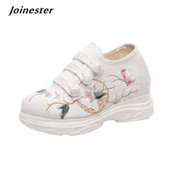 Vintage Embroidered Casual Sneakers for Women 2021 Autumn Runway Shoes Ladies Non Slip Rubber Sole Travel Shoes Retro Sneaker