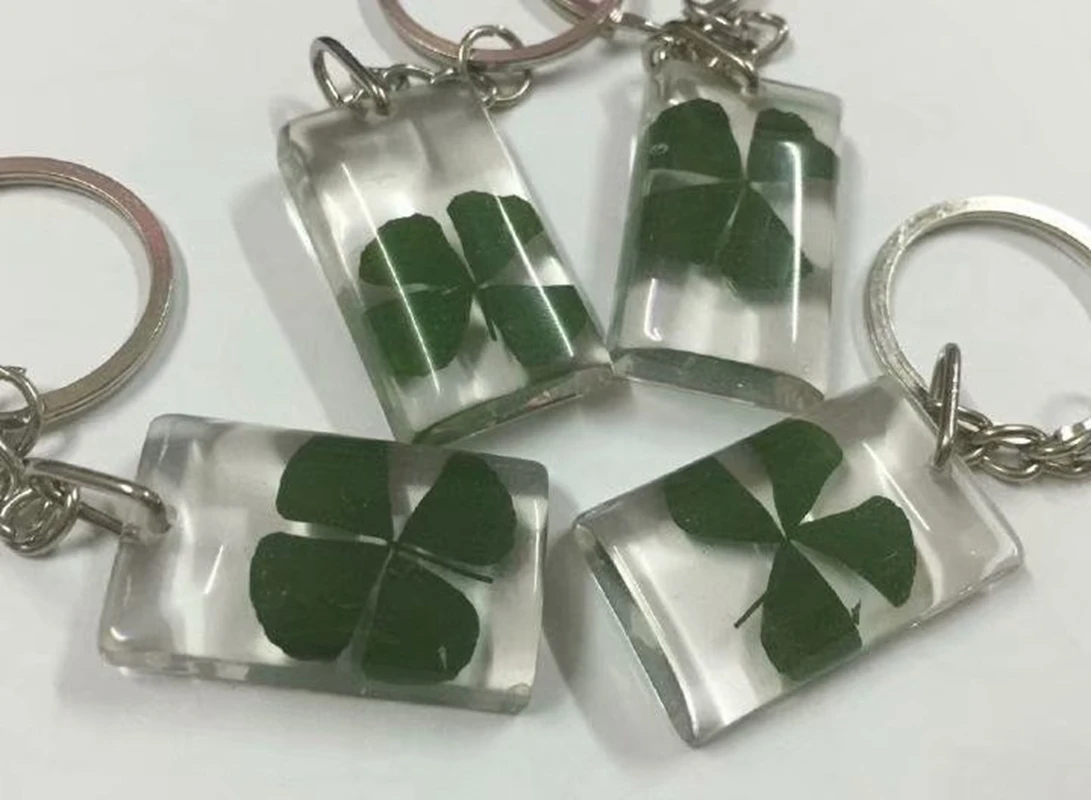 16 pcs fashion Real Shamrock Car Real Four Leaf Clover Keychain