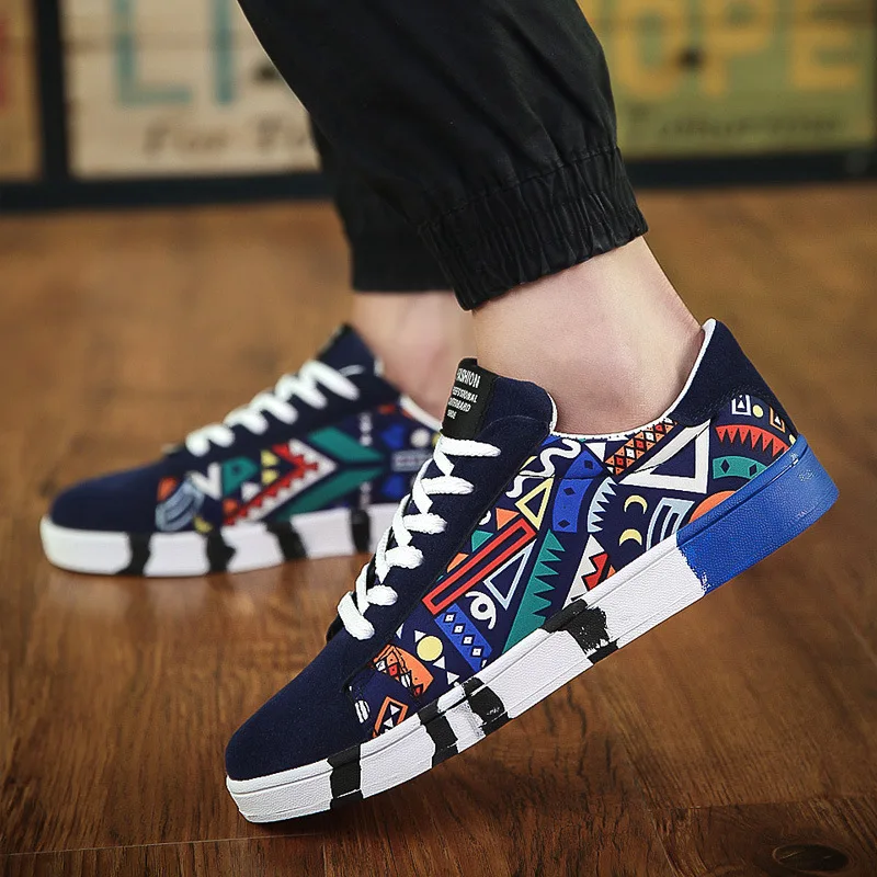 Suede Canvas Shoes Men Flat Casual Shoes 2021 Fashion Graffiti Vulcanized Shoe Outdoor Student Walking Sneakers Zapatos Hombre