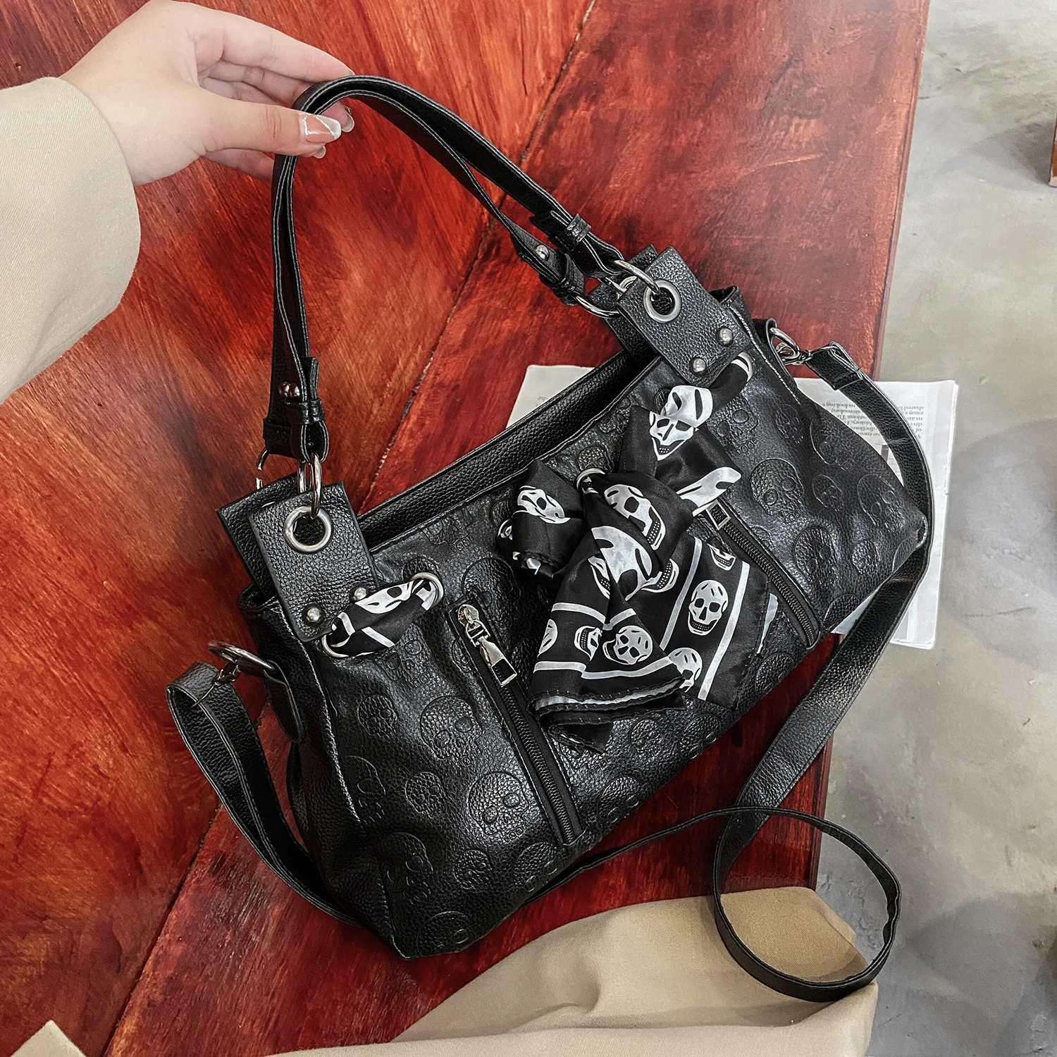 Women New Skull Handbags Punk Scaves Design Shoulder Bags For Female Retro Style Boston Crossbody Purses Ladies Classic Satchels