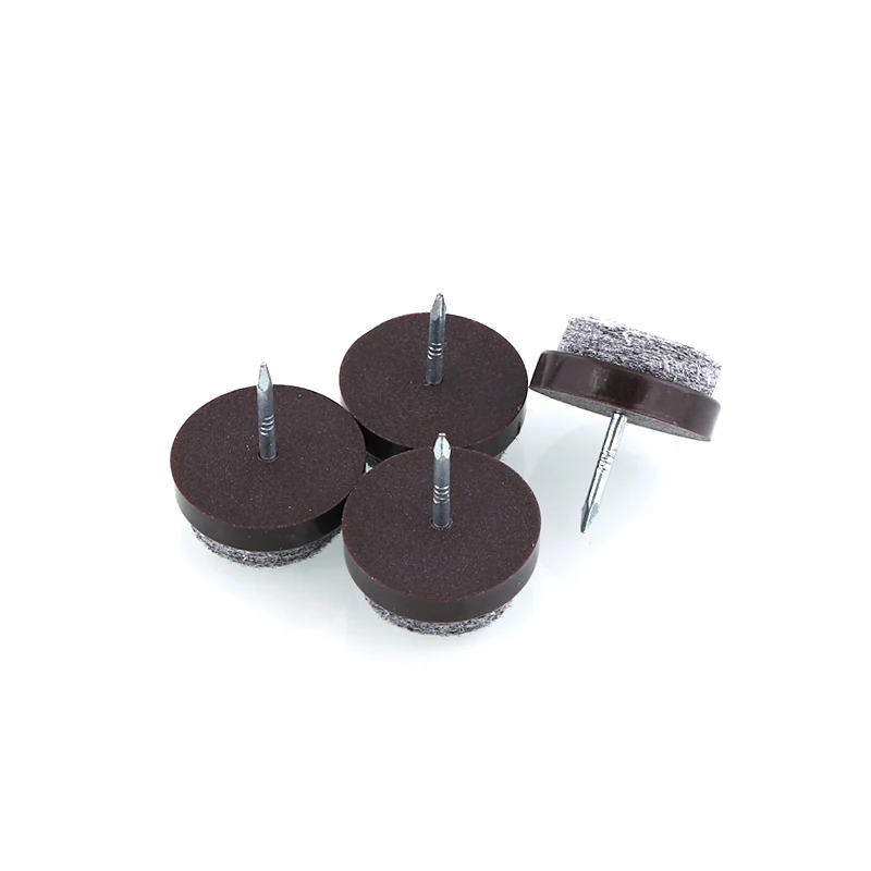 Meubles en feutre, Tables, chaises, clous