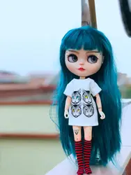 Vêtements mignons Blyth avec motif de chat imprimé, T-Shirt court + chaussettes hautes à rayures noires et rouges pour poupées 1/6, accessoires, lot de 2 pièces