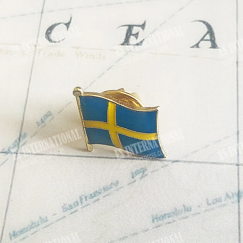 Sweden National Flag Lapel Pins Crystal Epoxy Metal Enamel Badge Paint Brooch Decoration Souvenir Suit Personality Commemorative