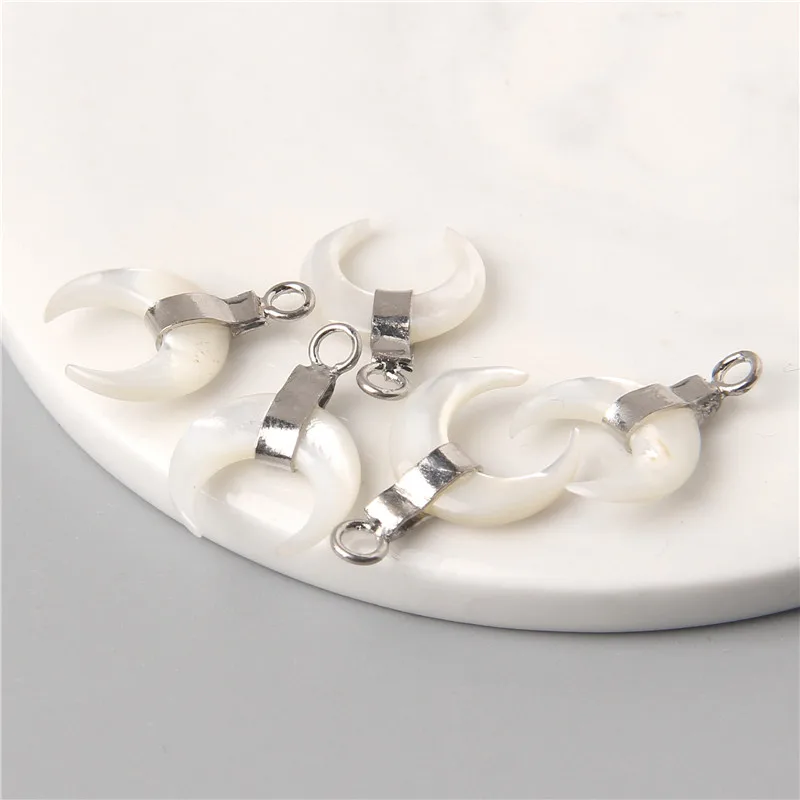 2PCS Natural Shell Crescent Pendant White Mother of Pearl Shell Moon Charms Pendants For Jewelry Making DIY Necklace Accessories