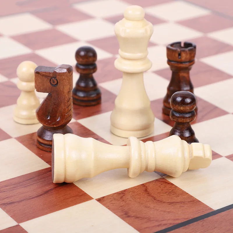 Factory Direct Sales Solid Wood Chess Magnetic Wood Chess Hot Sale 15 Inch Chess