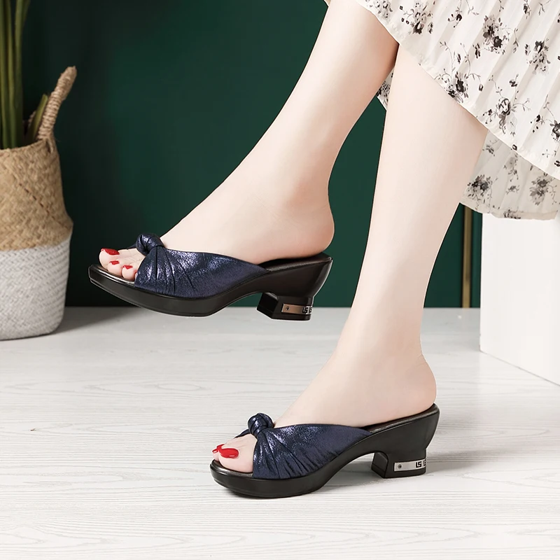 Female Slippers Fashion Antiskid Mother Shoes Metal Decoration Comfortable Women Sandals