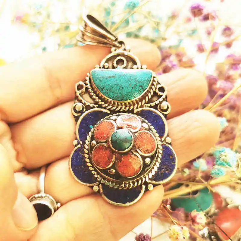 2022 New Handmade Vintage Flower Pendants Copper Inlaid Colorful Stone Tibetan Jewelry TBP608