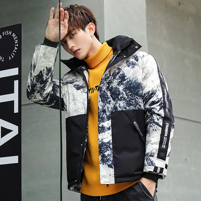 The new 2021 men's short White eiderdown fashion style hooded down coat travel brand warm high quality camouflage graffiti coat