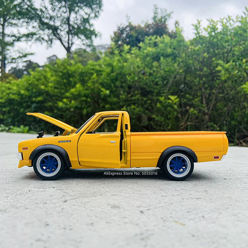 Maisto 1:24 Nissan 1973 Datsun 620 pick-up simulation Die casting alloy car model crafts decoration collection toy tools gift