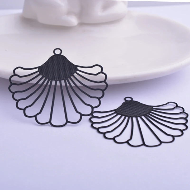 30 Stück AB5017 38*40mm fächerförmige Charms, hohle Blumenanhänger für DIY-Schmuckherstellung – Detail 9