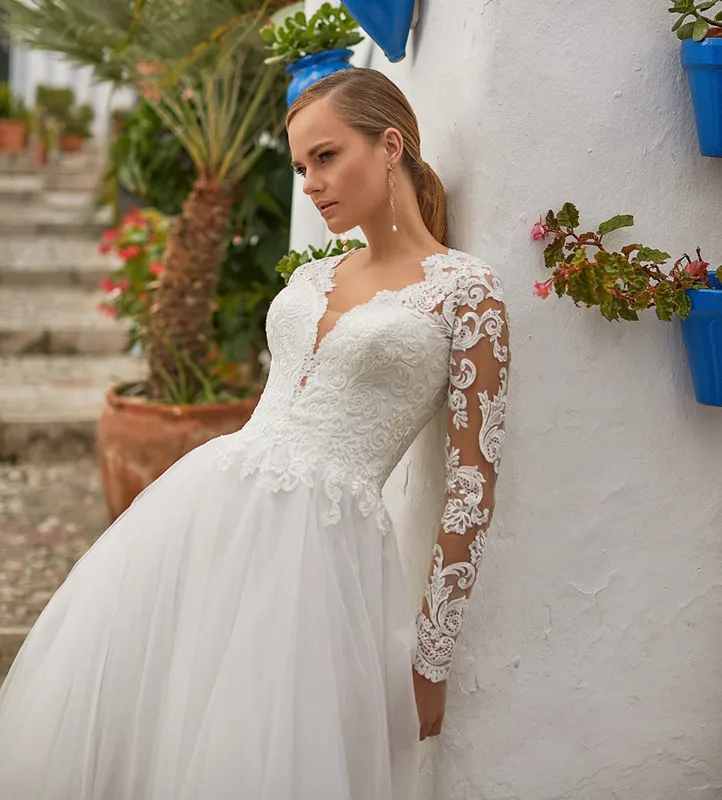 Long Sleeve Wedding Dresses V-neck 2022 Appliqued Tulle A-line Robe De Mariée Bride Dress Elegant Sweep Train Lace Wedding Gown