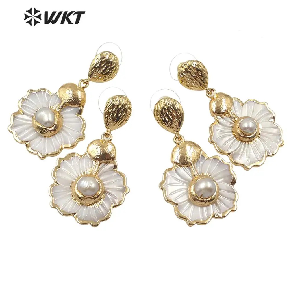 WT-E592 Wholesale White 18k Plated Dangle Earring With Real Pearl Charm Fashion Women Gold Flower Shell Decent