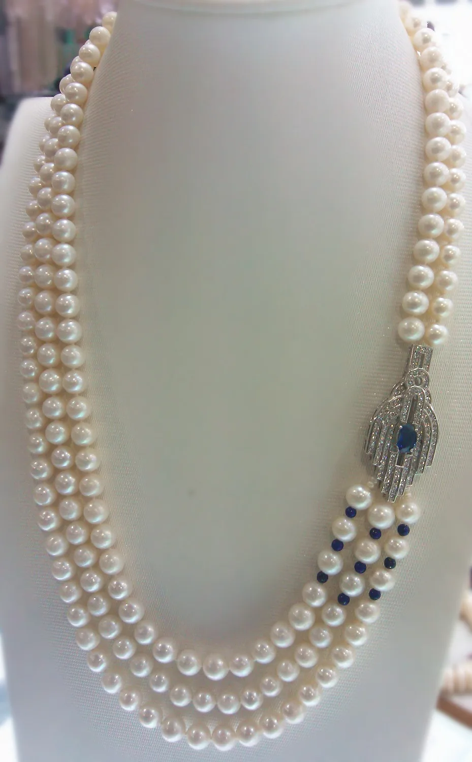 

wholesale high quality 3rows natural AA 9-10mm white freshwater pearl with nice and fashionable clap necklace 003