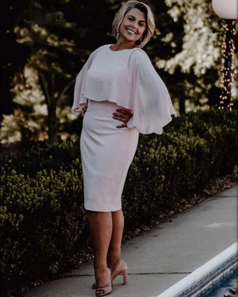 

Simple Short Mother of The Bride/Groom Dresses with Cape for Wedding Guest Chiffon Light Pink Knee Length Women Formal Party