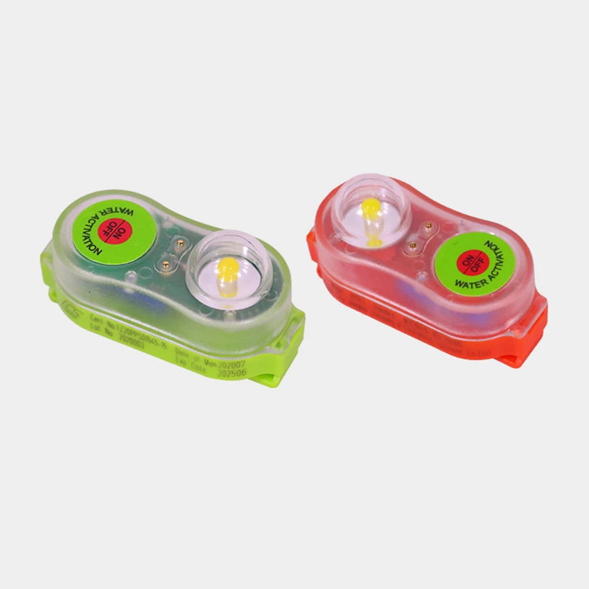 Luce di localizzazione automatica di sopravvivenza, segnale di emergenza del giubbotto di salvataggio a LED, luce di localizzazione personale di sicurezza attivata dall'acqua per il nuoto