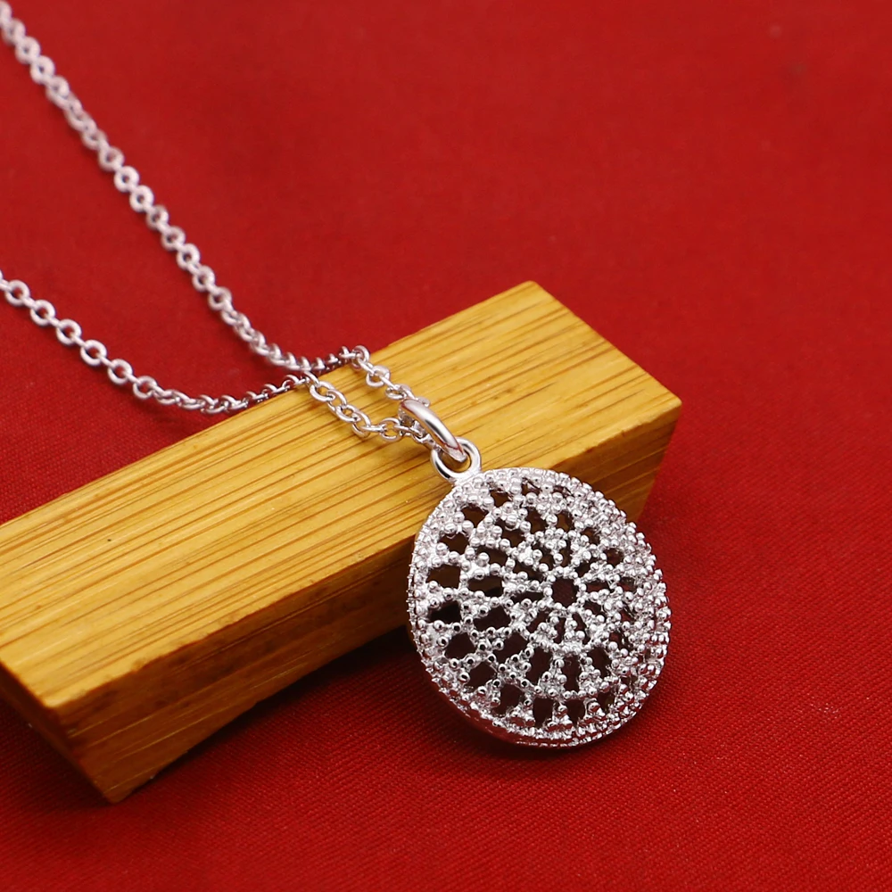 

Fashion Women Biscuit Shape Pendant Necklace for Women 925 Sterling Silver Jewelry Anniversary Party Bridal Choker Chain Girls