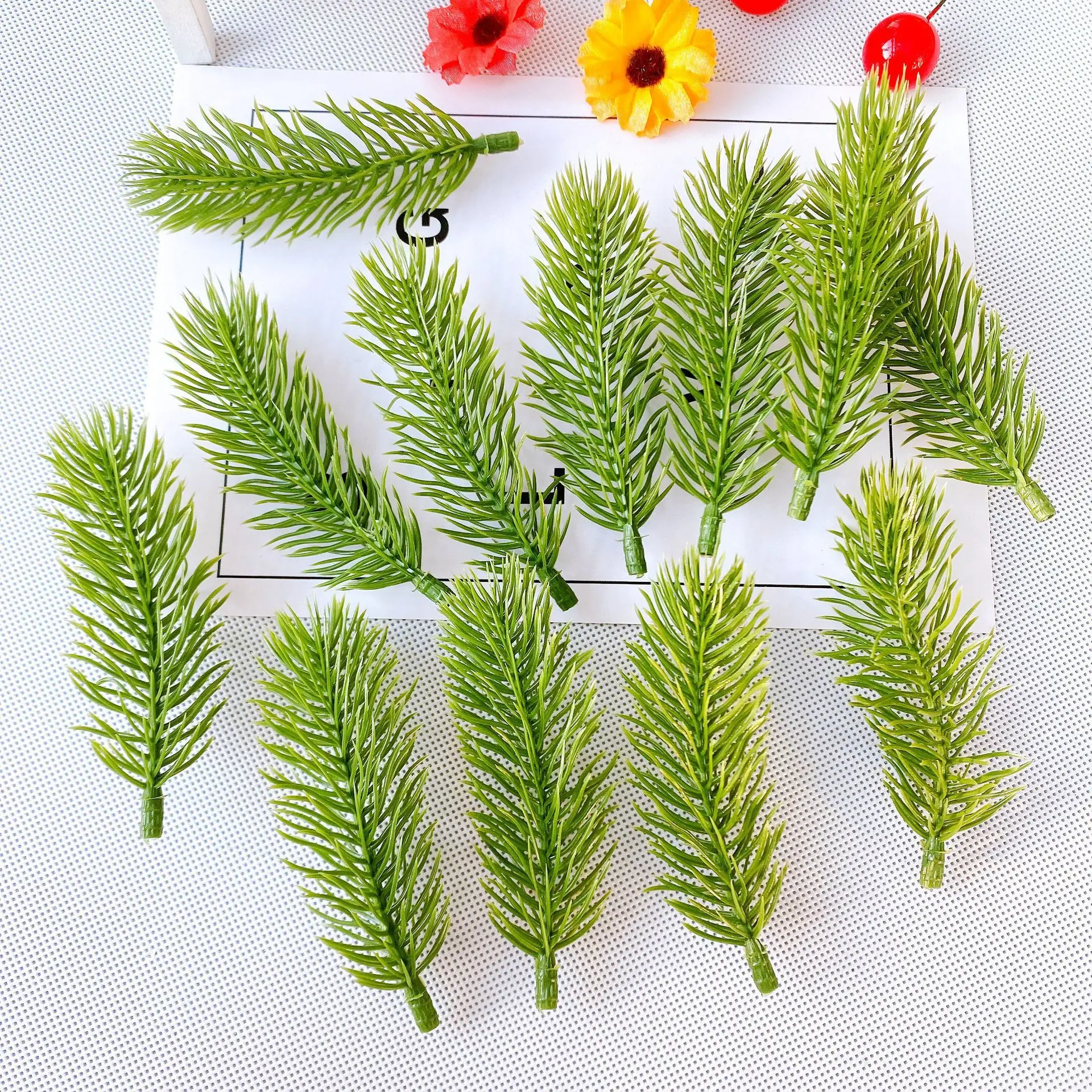 

20pcs Artificial Plastic Green Pine Plants Branches Wedding Home Party Decorations DIY ChristmasTree Handcraft Accessories