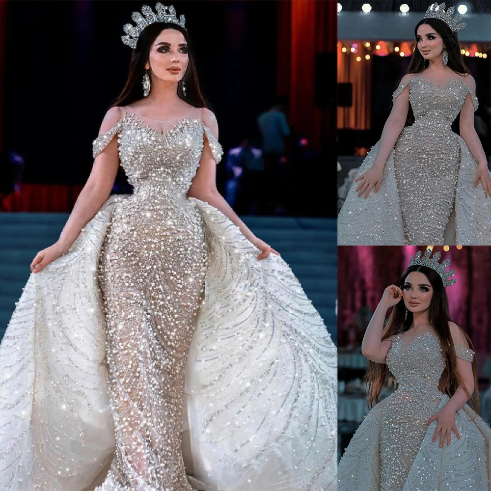 Belle robe de mariée sirène, avec traîne détachable, épaules dénudées, paillettes et perles brillantes, sur mesure