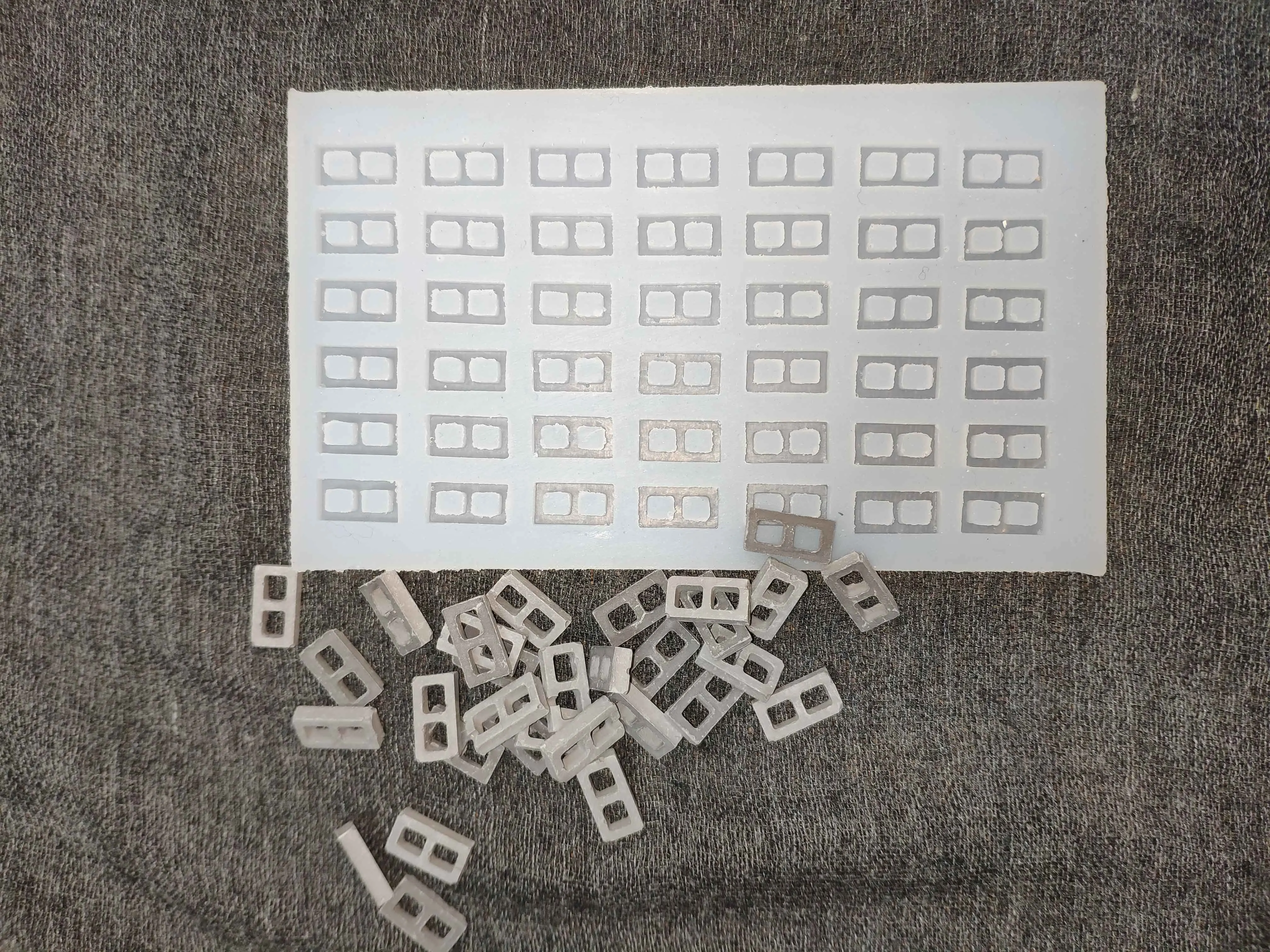 Miniature model 1:35-1:43 Silica gel mold for hollow brick 42 grid Sand table building model materials
