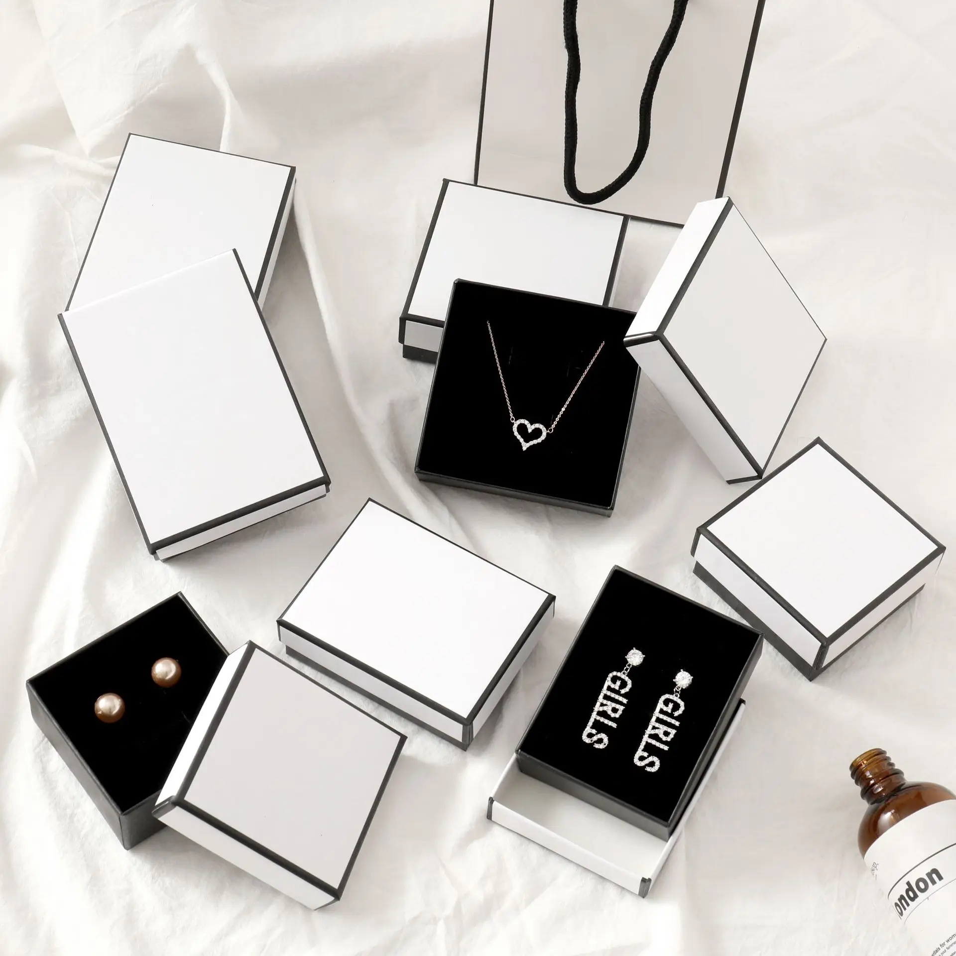 12Pcs Square Jewelry Display Gifts Box Holder Black and White Kraft Paper Engagement Ring Brooch Necklace Bracelet Box Bag